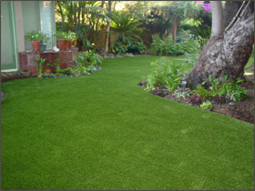 A beautiful backyard landscaped with artificial grass